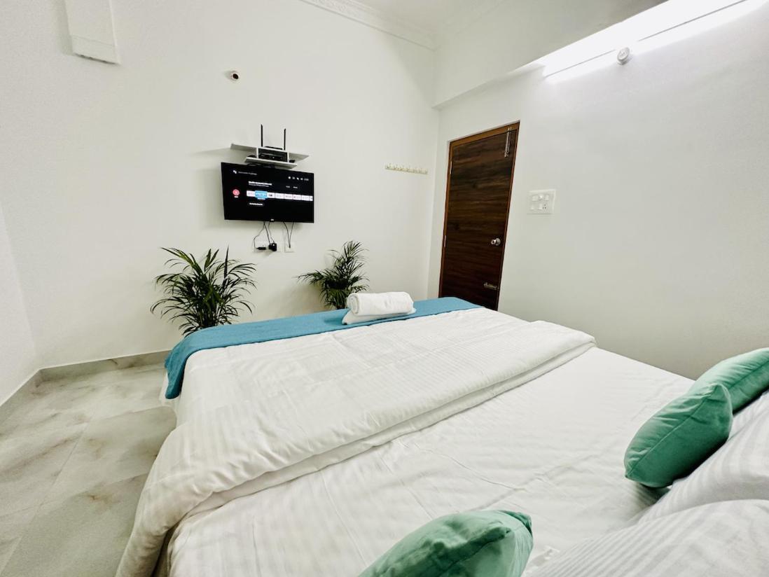 Tirupati Homestay - Shilparamam - Luxury Ac Apartments By Stayflexi - Fast Wifi, Kitchen, Android Tv - Walk To Ps4 Pure Veg Restaurant - Easy Access To Airport, Railway Station And To All Temples Dış mekan fotoğraf
